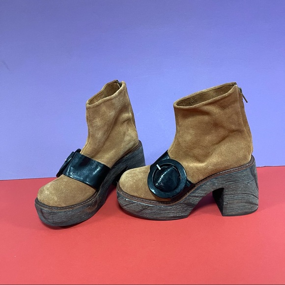 SOLD Vintage platform boots - Picture 3 of 9